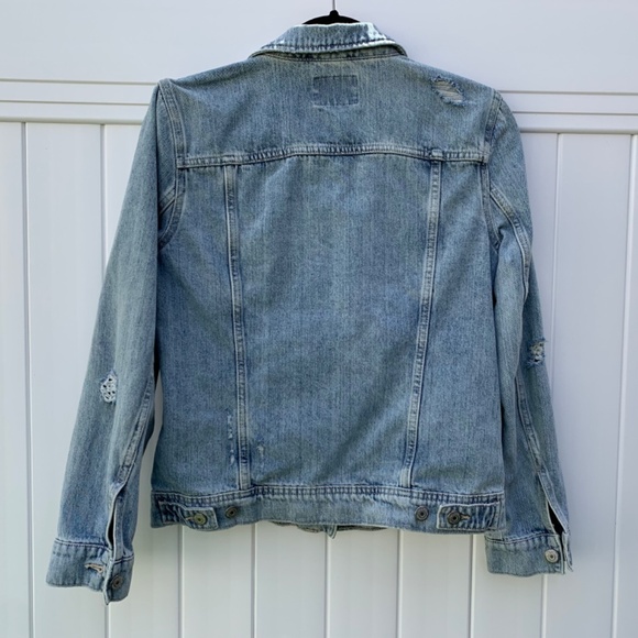 Old Navy Classic Blue Jean/Denim Jacket - Picture 4 of 5